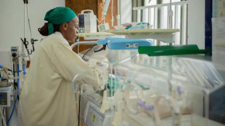 Governo do Paraná garante a promoção de 4,5 mil servidores da saúde em 2025