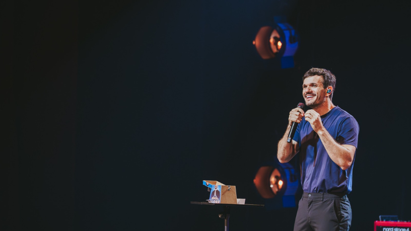 Entre fé e gargalhadas, Non Stop lança “Pecado É Não Rir” com o irreverente Padre Patrick.